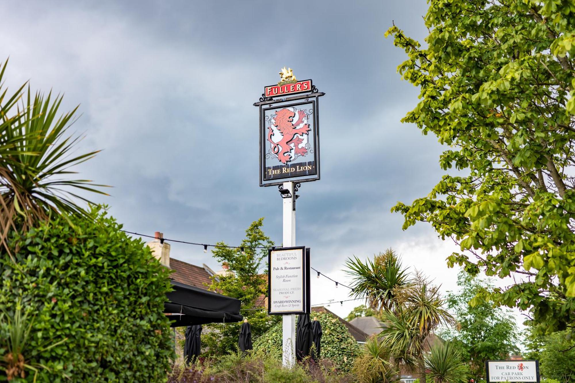 The Red Lion Hotel Hillingdon Exteriér fotografie