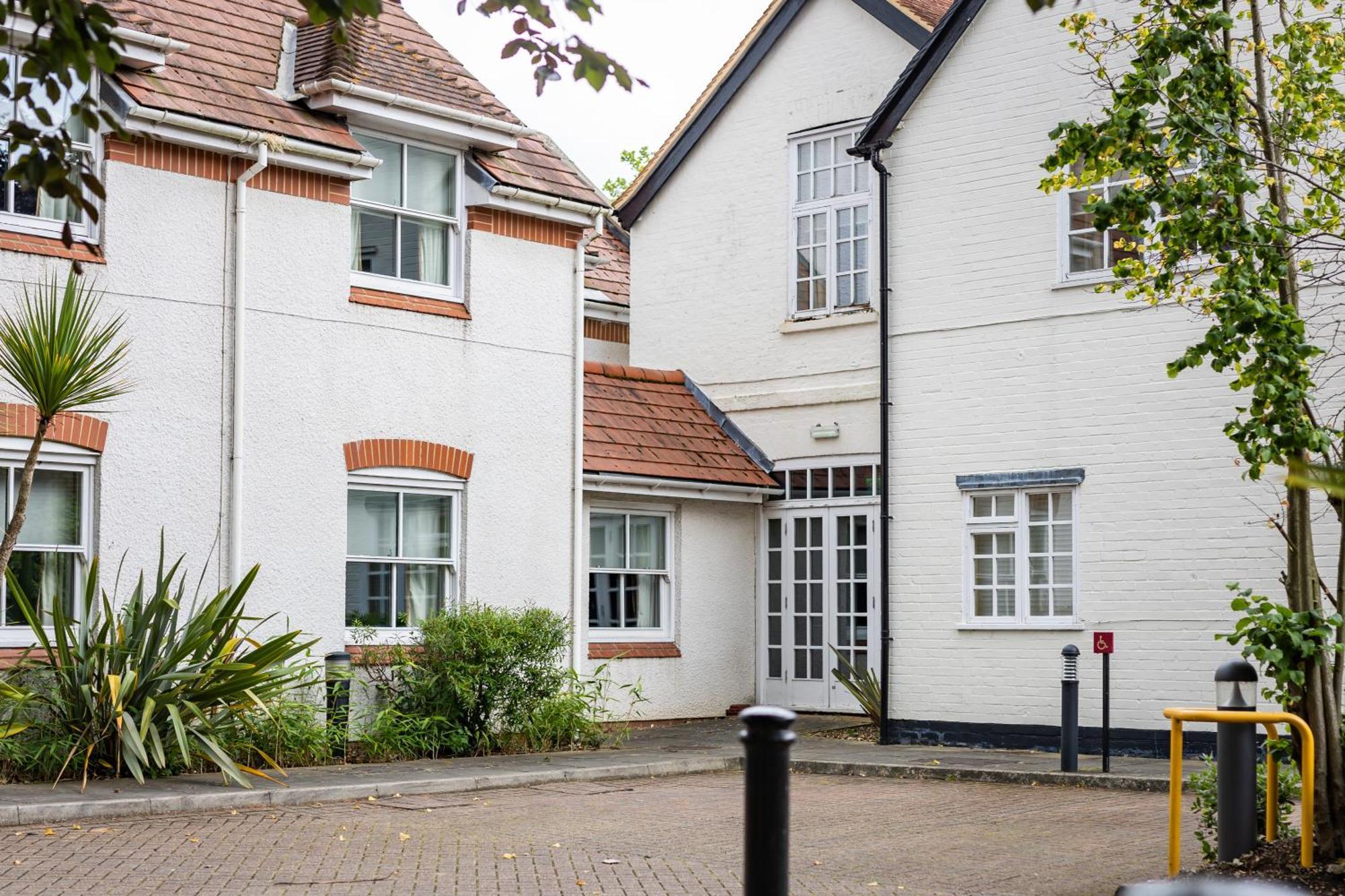 The Red Lion Hotel Hillingdon Exteriér fotografie