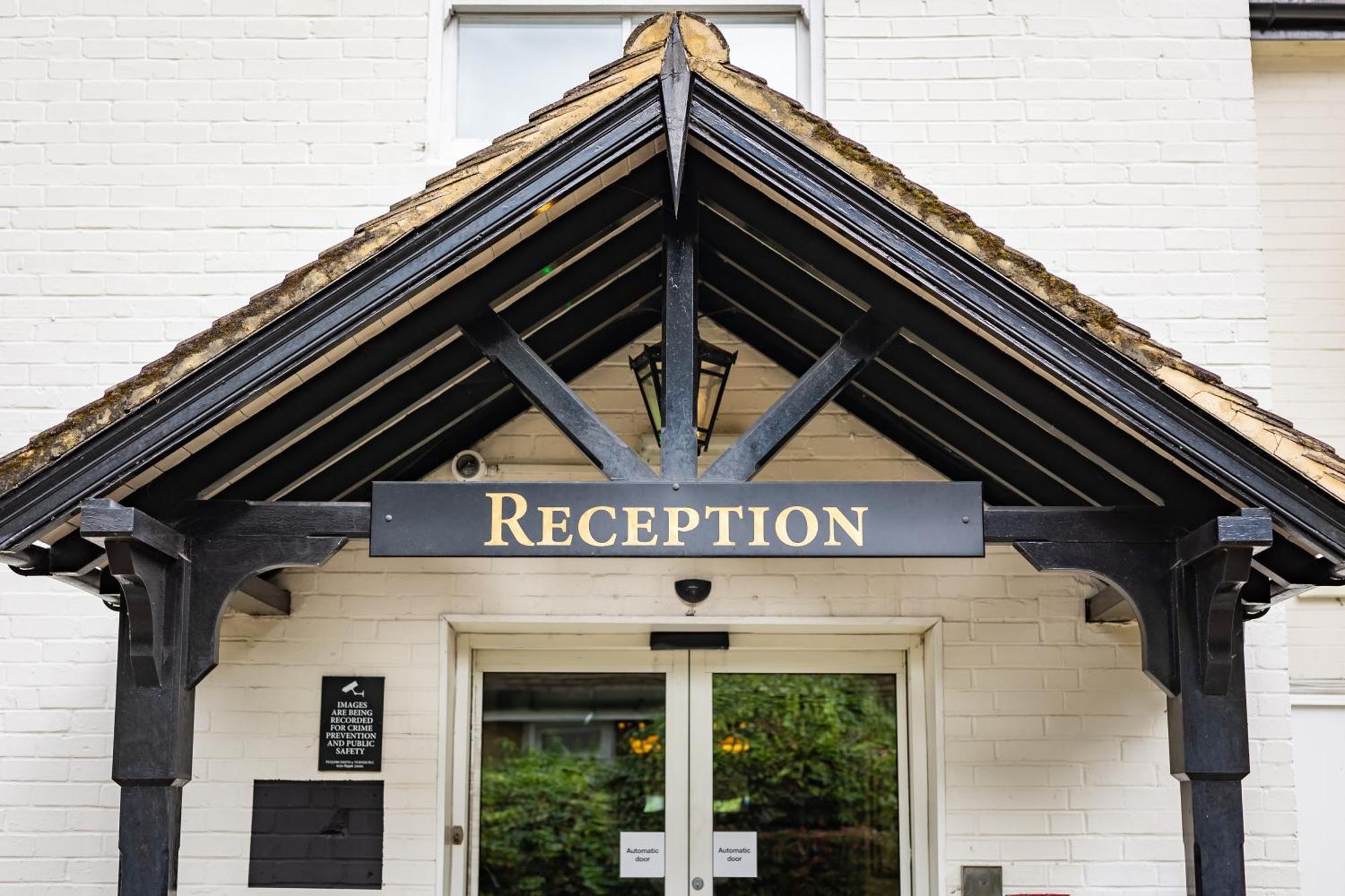 The Red Lion Hotel Hillingdon Exteriér fotografie