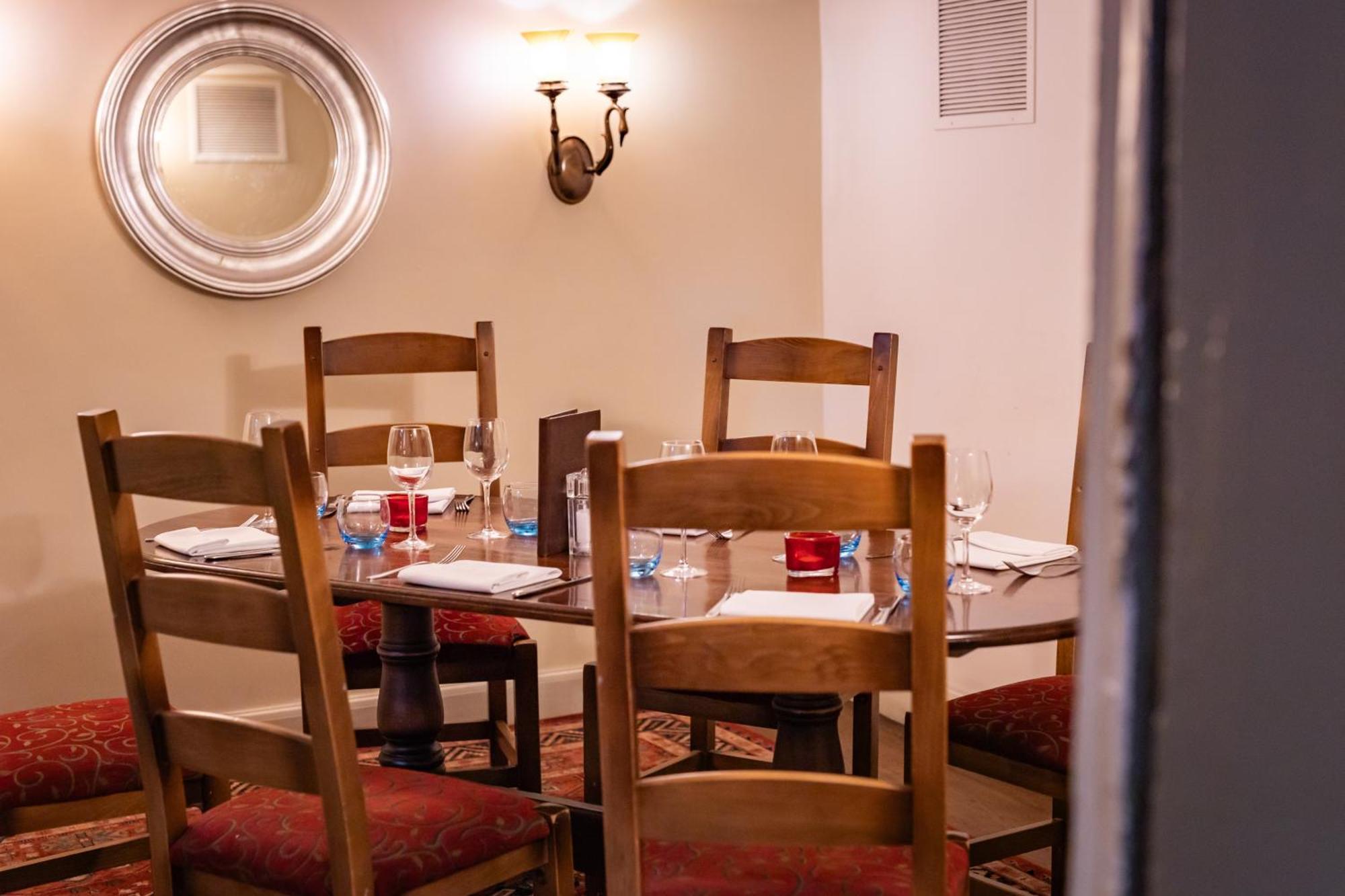 The Red Lion Hotel Hillingdon Exteriér fotografie