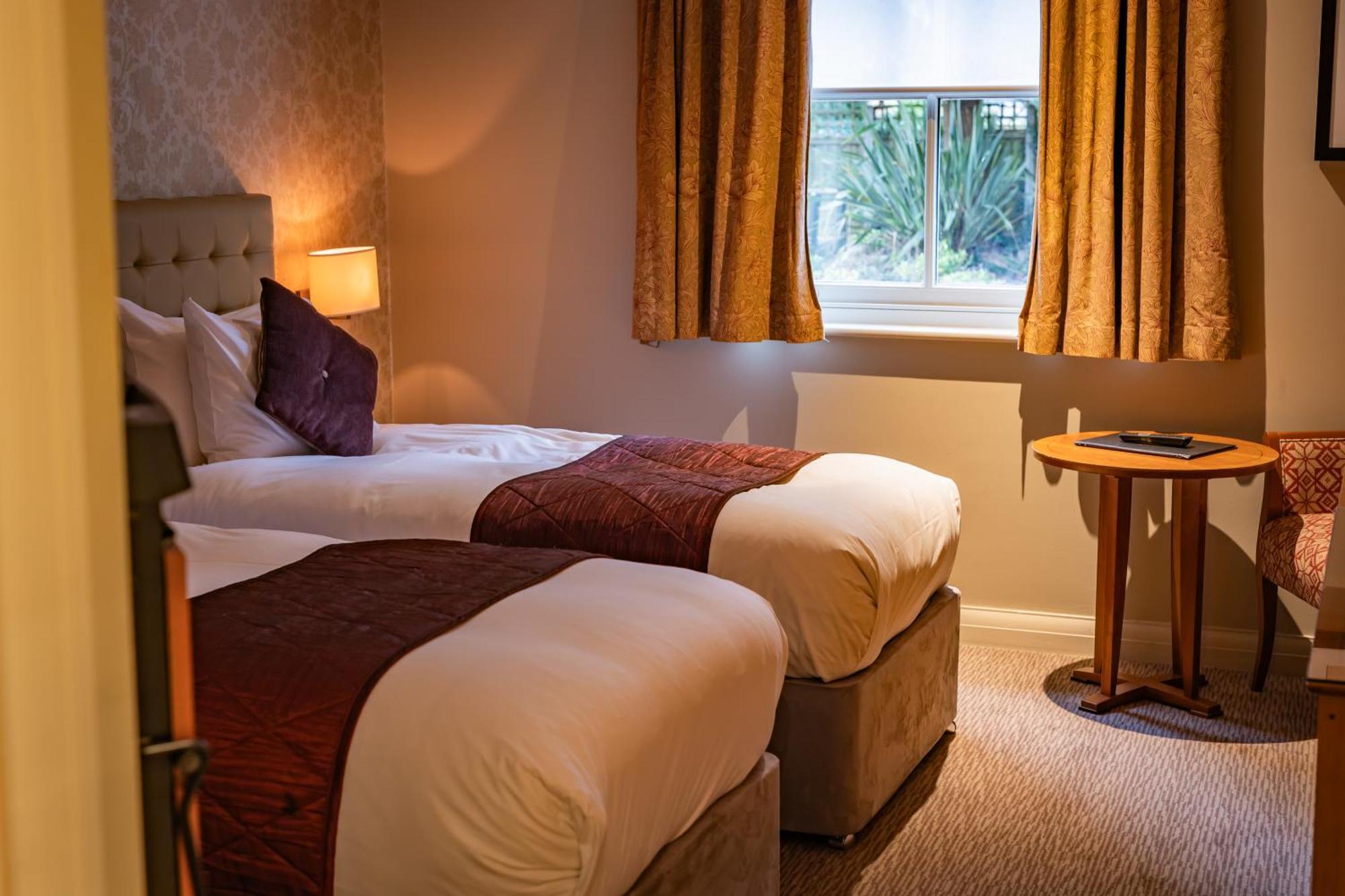 The Red Lion Hotel Hillingdon Exteriér fotografie