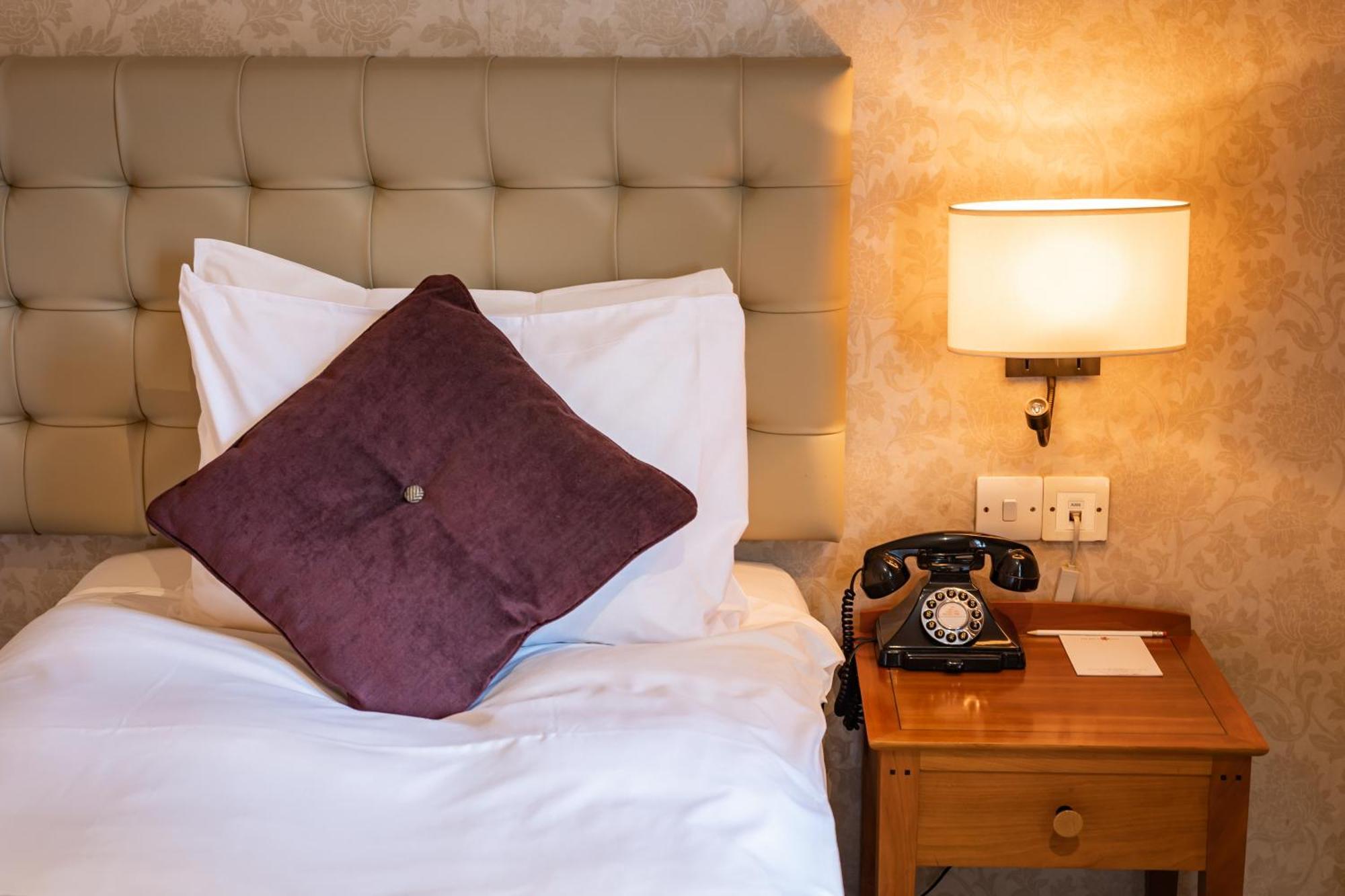 The Red Lion Hotel Hillingdon Exteriér fotografie