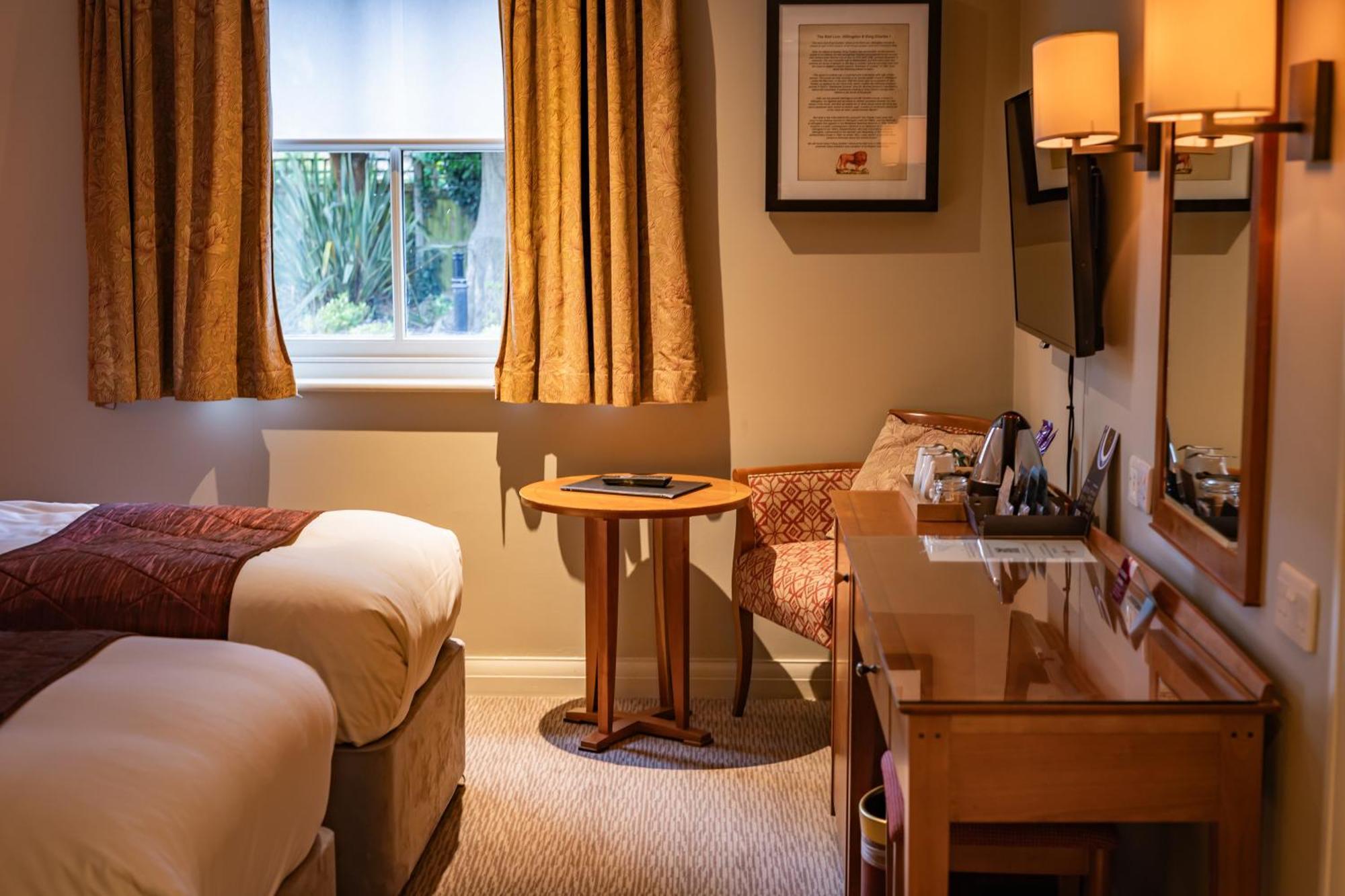The Red Lion Hotel Hillingdon Exteriér fotografie
