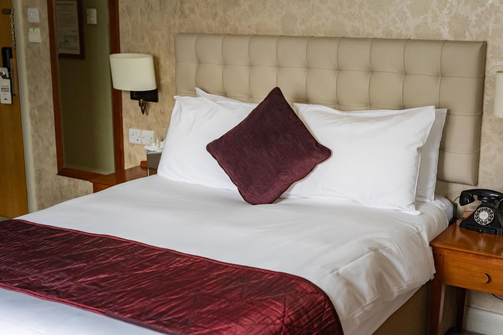 The Red Lion Hotel Hillingdon Exteriér fotografie