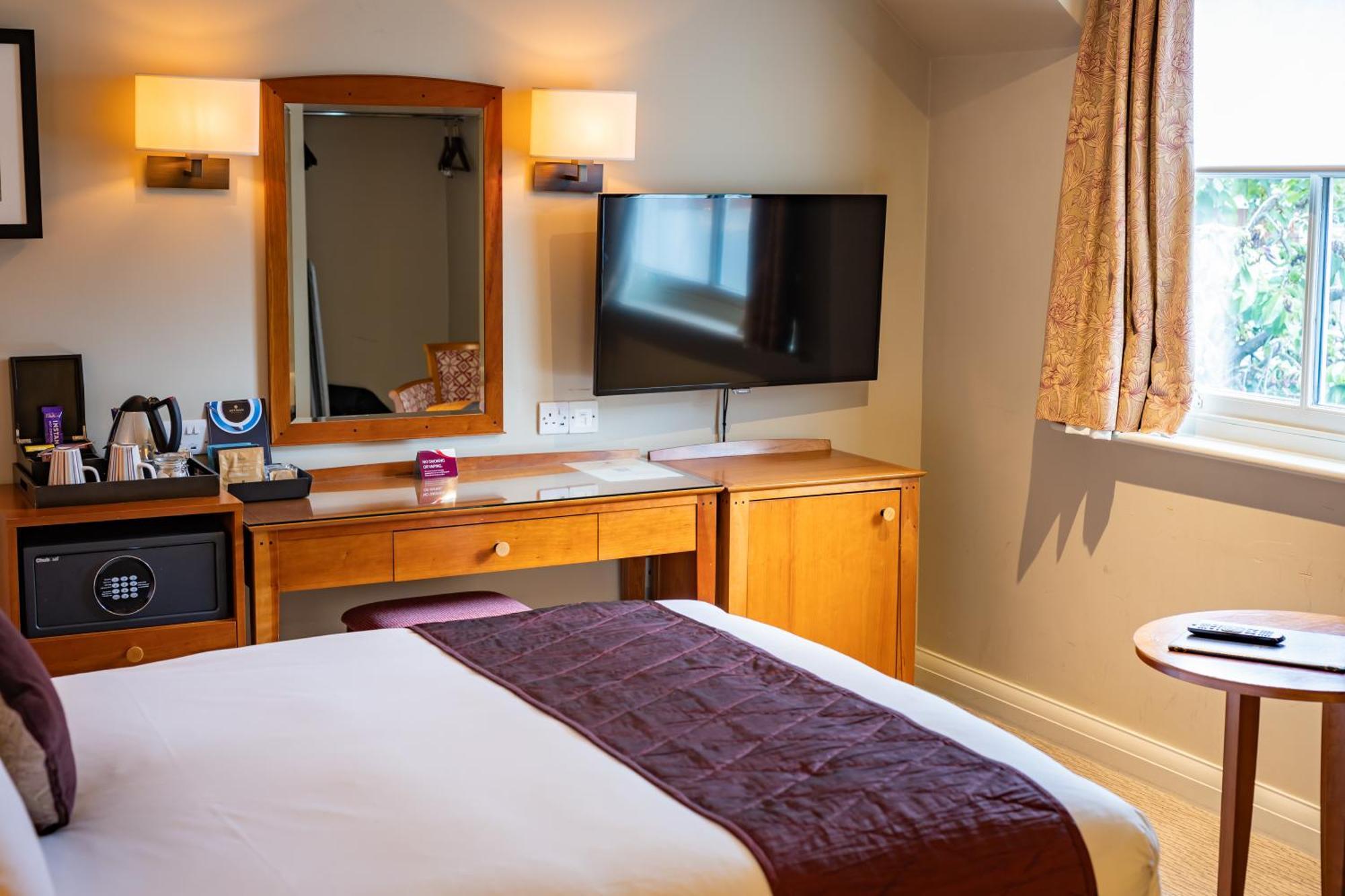 The Red Lion Hotel Hillingdon Exteriér fotografie