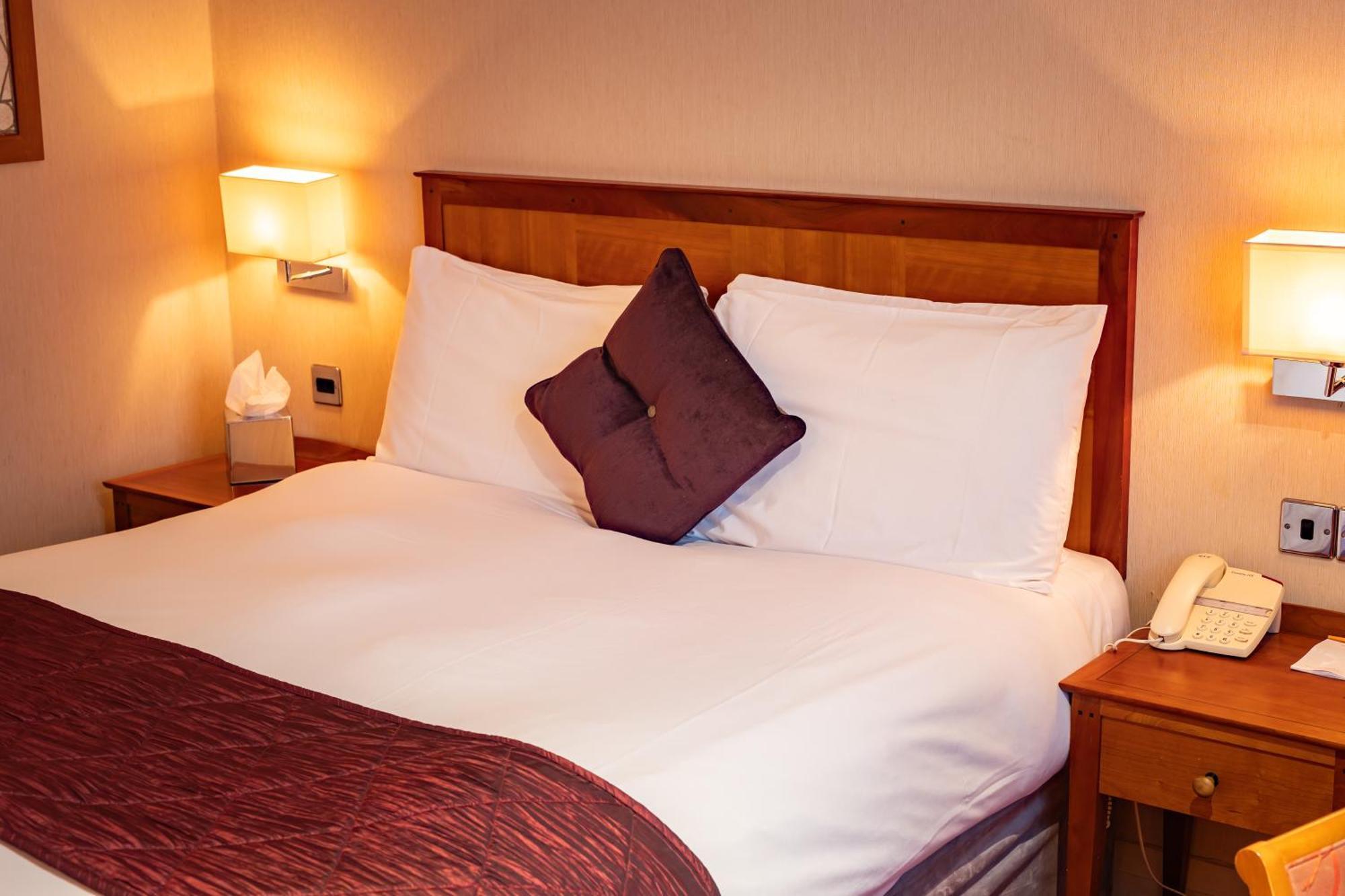 The Red Lion Hotel Hillingdon Exteriér fotografie