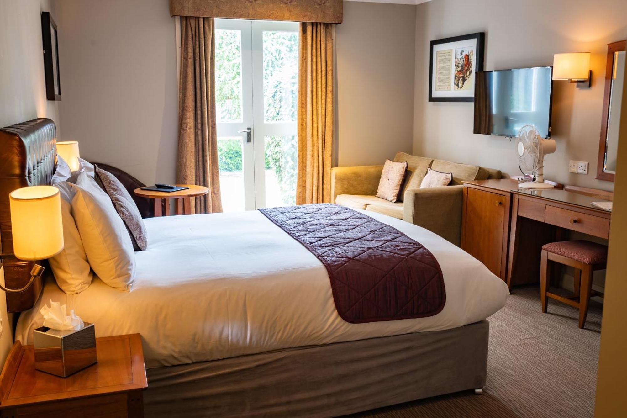 The Red Lion Hotel Hillingdon Exteriér fotografie