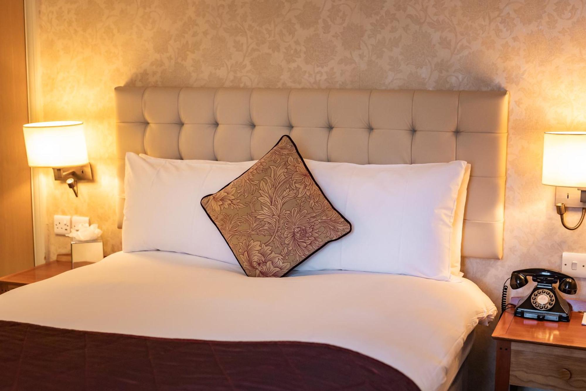 The Red Lion Hotel Hillingdon Exteriér fotografie